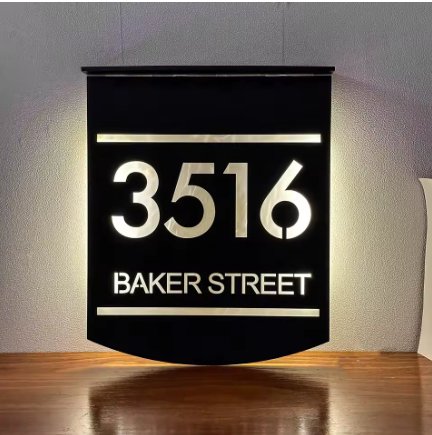 Original Lieferantenfoto — beleuchtete Hausnummer